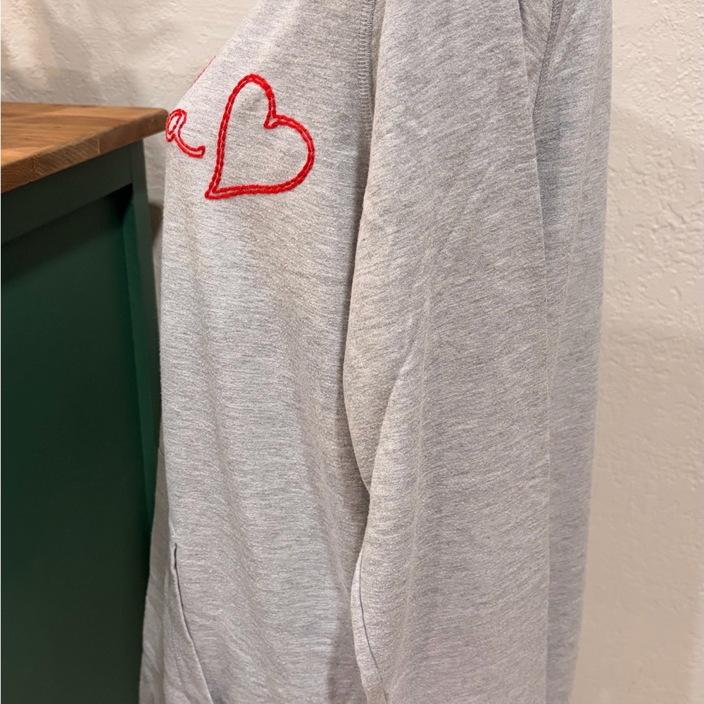 C. Wonder Women’s Light Gray Sweater with embroidered’Ooh La La’ Red Script - Picture 4 of 6
